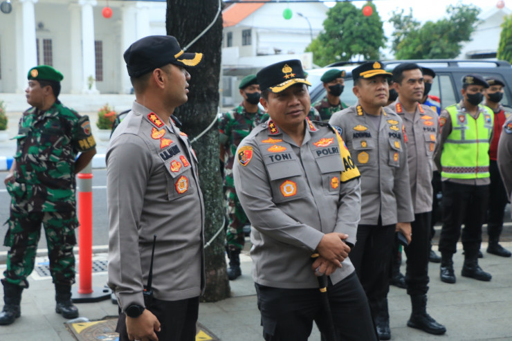 Libur Nataru Kapolda Jatim Meninjau Pos Pelayanan Ops Lilin Semeru 2022 dan Obyek Wisata