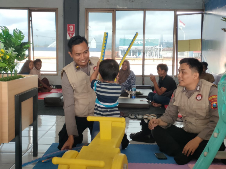 Polresta Banyuwangi Libatkan Tim Psikolog Dampingi Keluarga Korban KMP Tunu Pratama Jaya