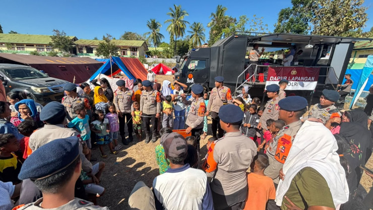 Pulihkan Semangat Pengungsi, Brimob Gelar Trauma Healing dan Pelayanan Kesehatan