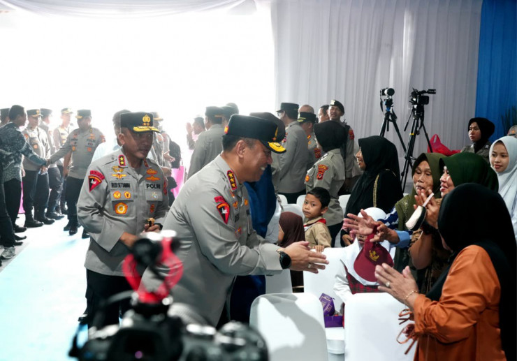 Wakapolri Berikan Santunan dan Bakti Sosial Kepada Warga Sekitar SMA Kemala Taruna Bhayangkara Bogor