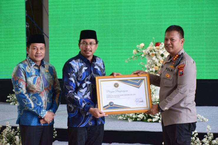 Kapolresta Sidoarjo Terima Penghargaan Optimalisasi Pajak Daerah