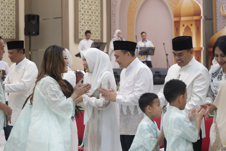 Sambut Idul Fitri Polda Jatim Laksanakan Sholat Id dan Gelar Halalbihalal