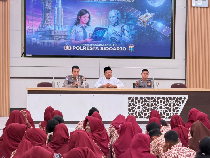 Polresta Sidoarjo Edukasi Siswa SMKN 2 Buduran tentang Pemanfaatan AI