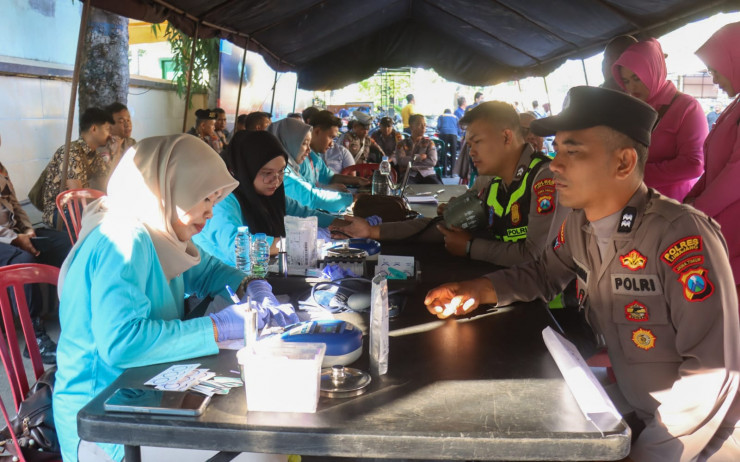 Polri Untuk Masyarakat Polres Lumajang Gelar Bakti Kesehatan Sambut Hari Bhayangkara ke-80