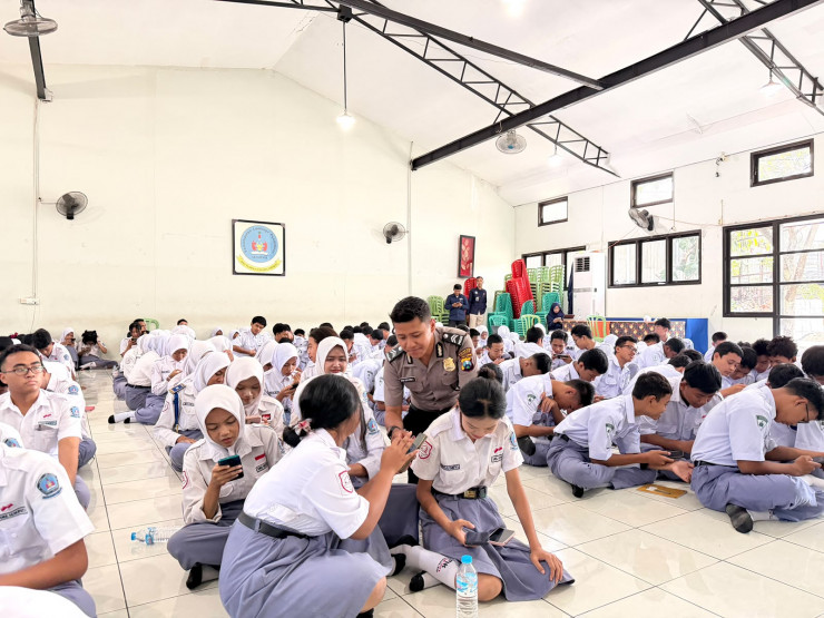 Polresta Sidoarjo Edukasi Pelajar tentang Bijak Medsos dan Penggunaan AI