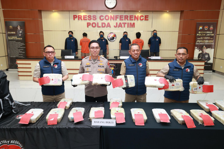 Polda Jatim Berhasil Ungkap Jaringan Narkoba Internasional 21 Kg Sabu Senilai 22 Milyar Disita