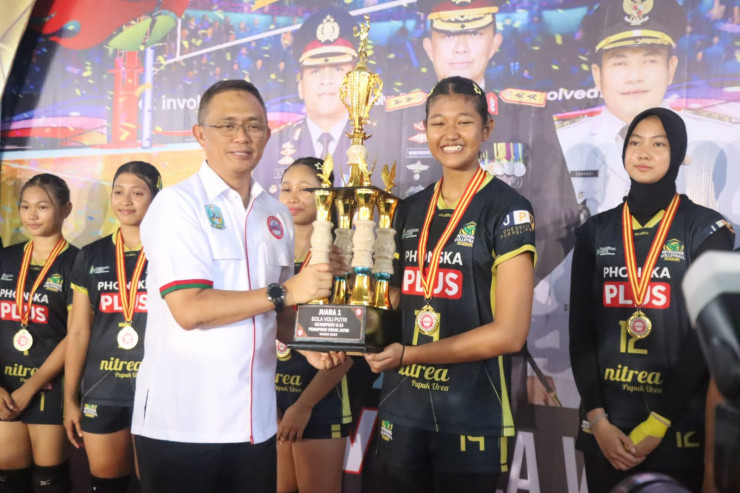 Kapolda Jatim dan Forkopimda Sidoarjo Semangati Puncak Kejurprov Jatim Bola Voli U-15