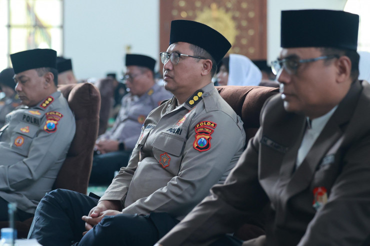 Dedikasi Untuk Indonesia Damai Polda Jatim Gelar Doa dan Zikir Bersama Sambut Hari Bhayangkara ke - 79