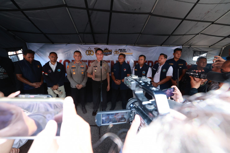Polda Jatim dan Tim Gabungan Lakukan Penindakan dan Penegakan Hukum Narkoba di Jalan Kunti Surabaya