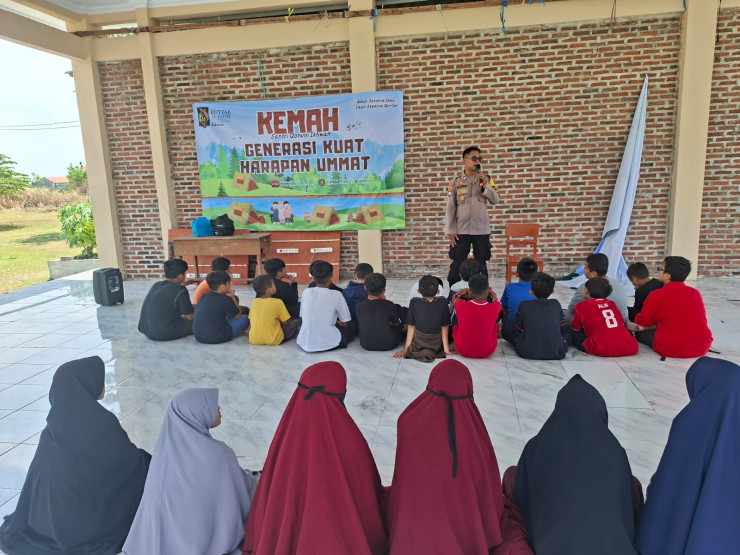 Polsek Krembung Bekali Santri Al Fatih dengan Wawasan Pencegahan Kenakalan Remaja dan Bijak Bermedia Sosial