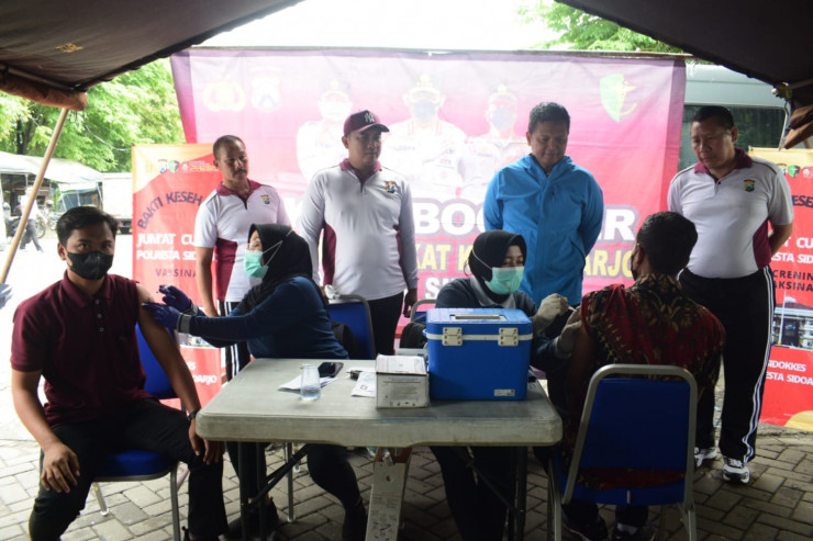 Polresta Sidoarjo Peduli Kesehatan dan Sosial di Pasar Porong