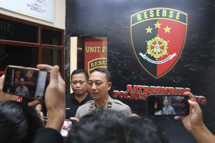 Polres Lumajang Amankan Tersangka Penadah Sapi Curian dan Senpi Rakitan