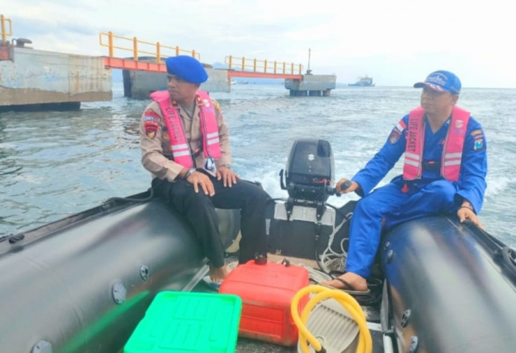 Berikan Rasa Aman dan Nyaman, Satpolairud Polresta Banyuwangi Patroli Perairan Selat Bali