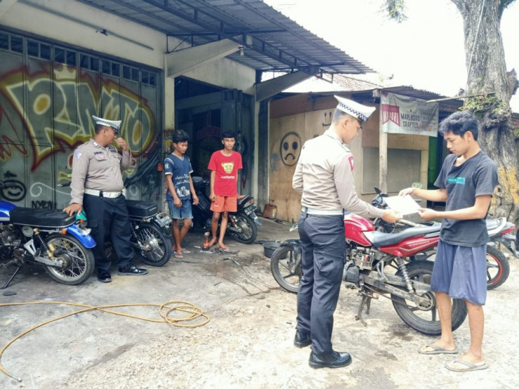 Tekan Penggunaan Knalpot Brong, Polres Trenggalek Edukasi Bengkel dan Pedagang Sparepart