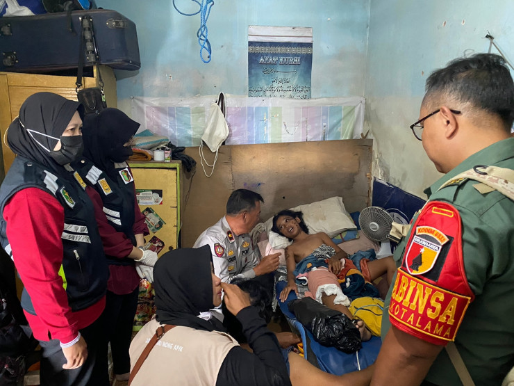 Salut, Polisi bersama TNI dan Relawan di Malang Kompak Bantu Warga Korban Laka Lantas