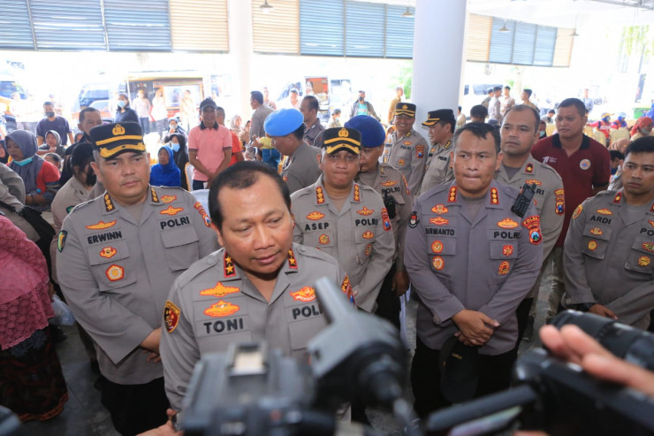 Jumat Curhat, Kapolda Jatim Berikan Bakti Kesehatan Bhayangkara untuk Negeri