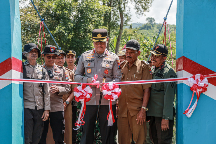 Kapolres Jember Resmikan Jembatan Merah Putih Presisi, Akses Warga di Dua Kecamatan Jadi Lebih Aman