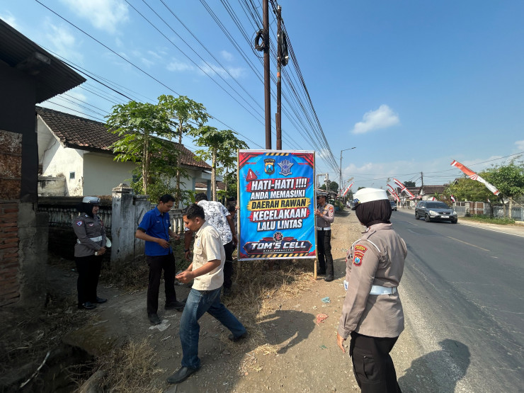 Polres Jember Masifkan Edukasi Berkendara Aman di Titik Rawan Kecelakaan